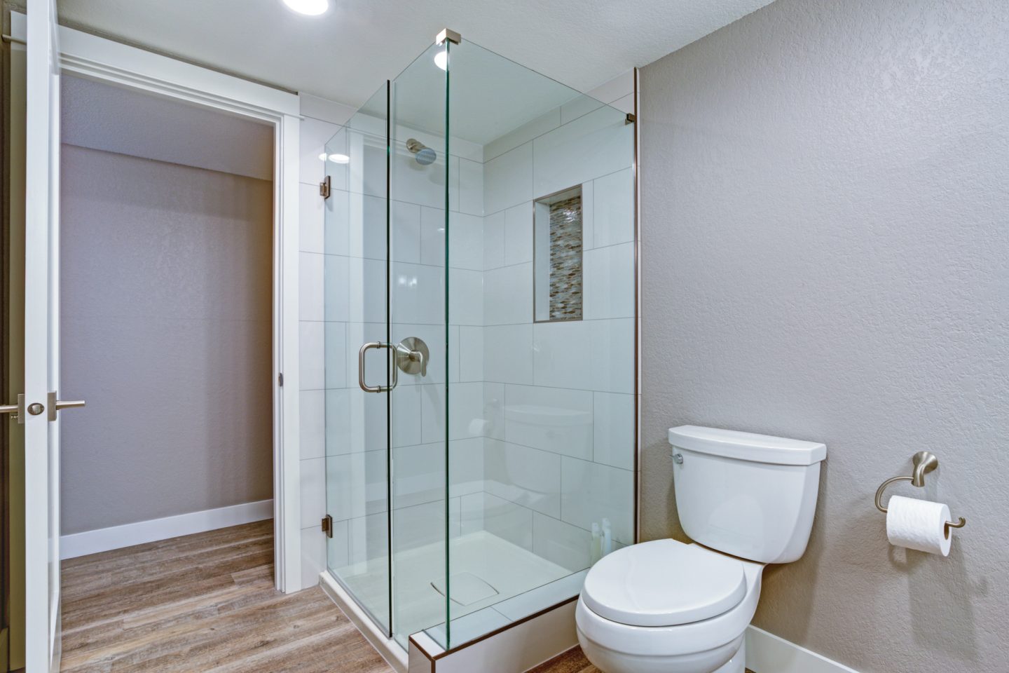 Shower Enclosures: 3 Tips for Choosing the Right One