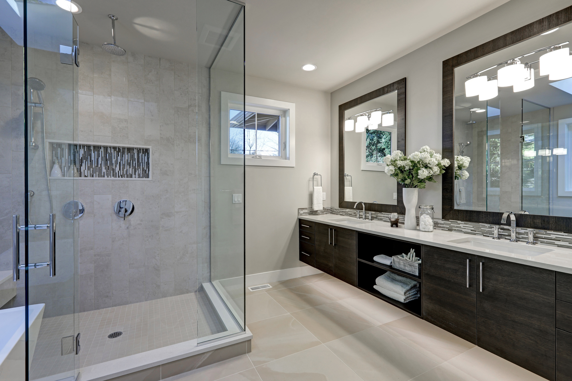How Custom Mirrors Transform a Space
